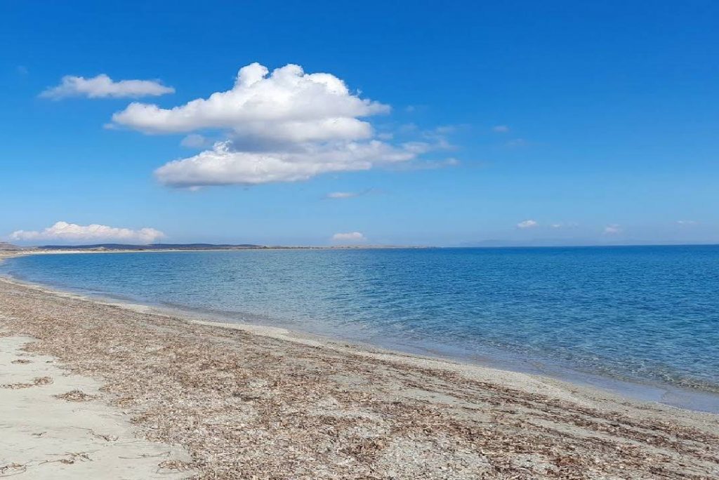 4K Relaxing Sound of a Long Beach Hiking by the Sea for Relaxation, Meditation, Sleeping