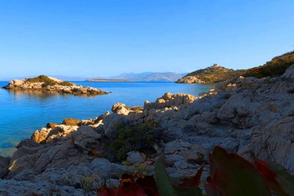 4K Calming Sea Sound near an Islet after Sunrise on a Nice Day / Sound of Water, Birds, Bee
