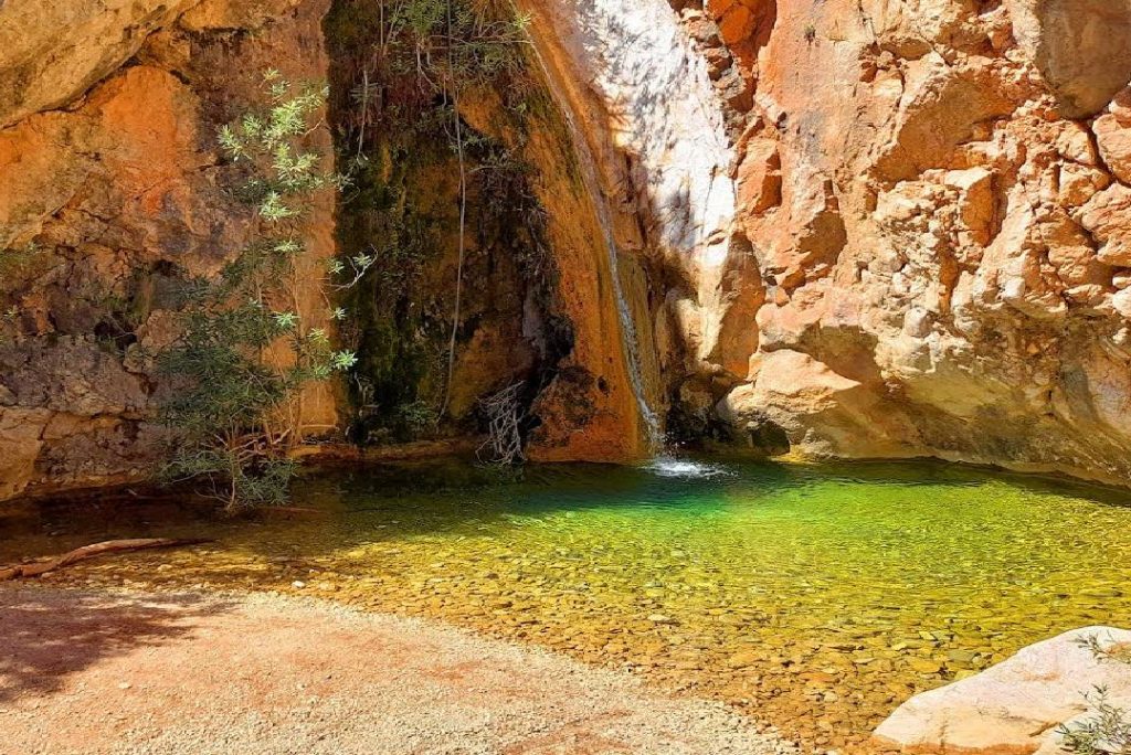 4K Calming Sound of a small Waterfall with Crystal Clear Water to Meditate, Relax and Sleep Deeply