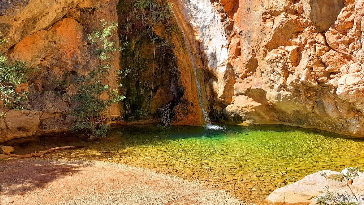 4K Calming Sound of a small Waterfall with Crystal Clear Water to Meditate, Relax and Sleep Deeply