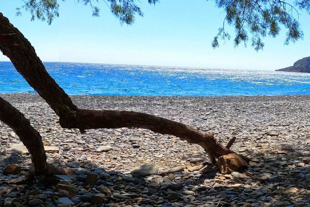 4k Sea Sound on a Beach with Black Stones and Blue Water for Deep Sleep, Relaxation, and Meditation