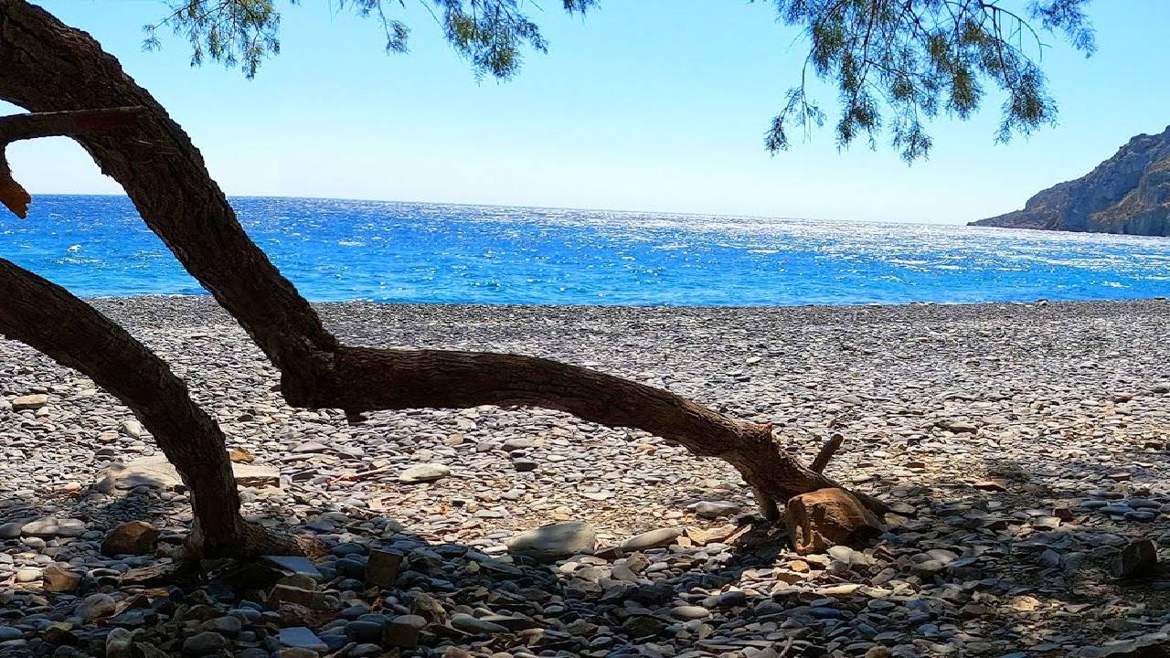 4k Sea Sound on a Beach with Black Stones and Blue Water for Deep Sleep, Relaxation, and Meditation