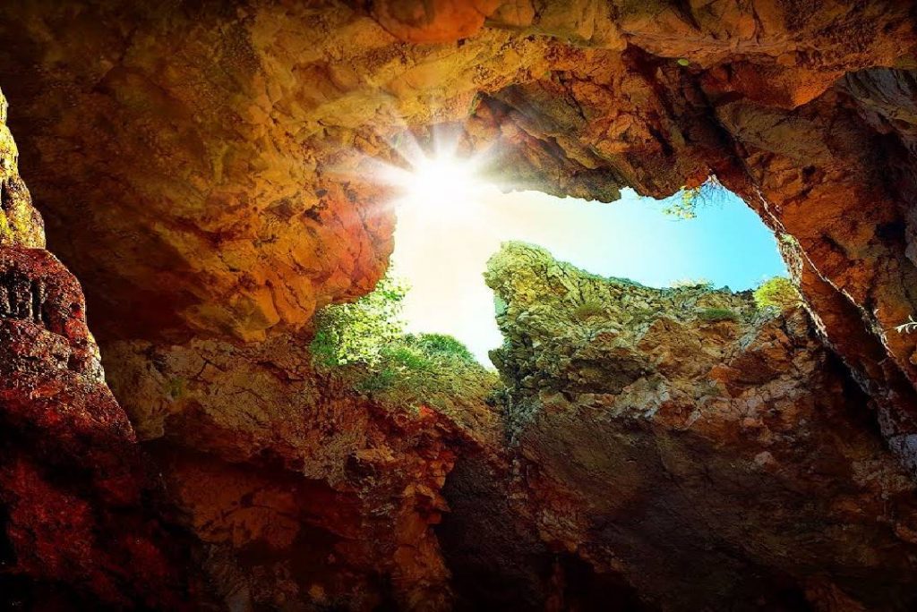 4K Gentle Sounds of a Mountain Cave to Meditate, Relax and Relieve Stress