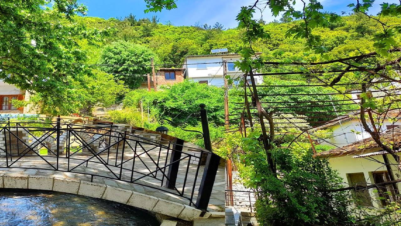 4K Calming Sound of Flowing Spring Water in a Mountain Village to Sleep, Relax, and Meditate Deeply