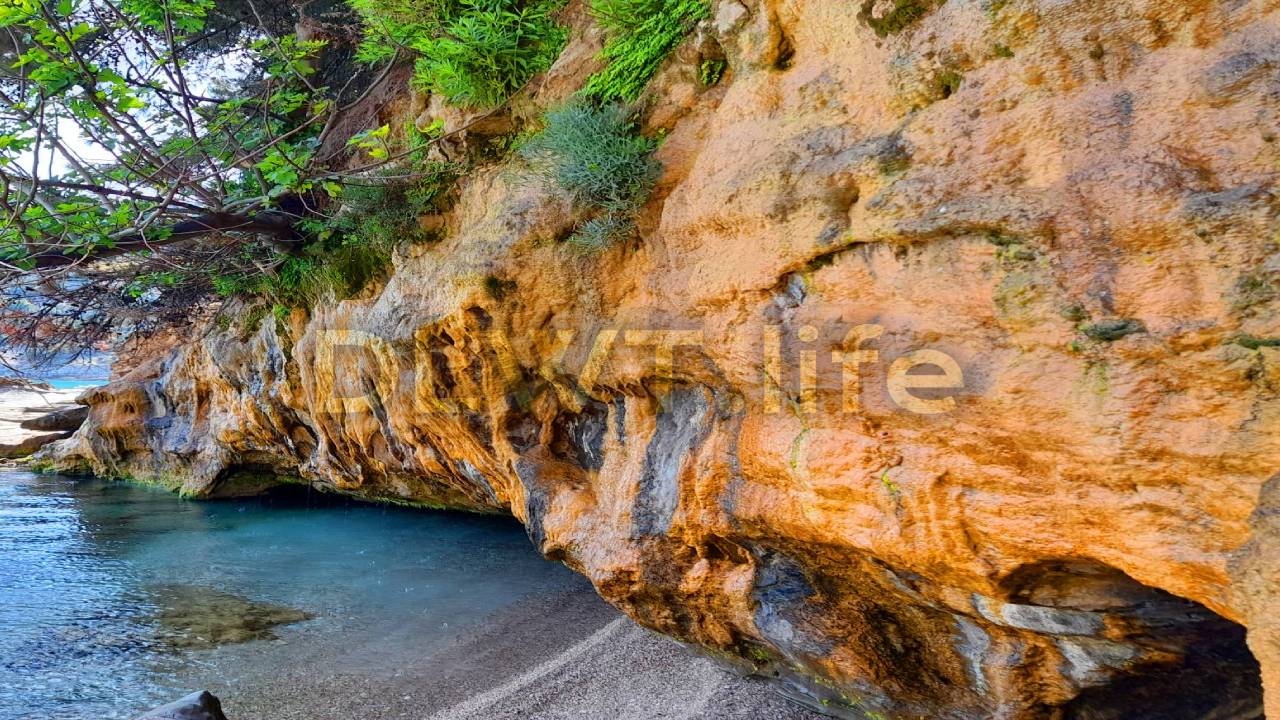 4K Gentle Sounds of Sea Cave, Beach, and Water Drops for deep Relaxation, Sleep, and Meditation